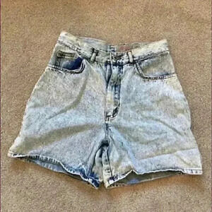 Acid wash vintage high rise jean shorts from streetwise in size 29